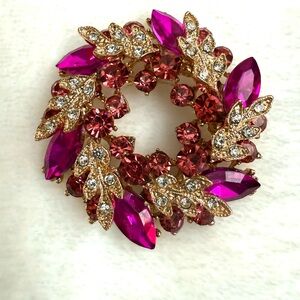 Elegant Pink and Goldtone Brooch / Pendant NWOY